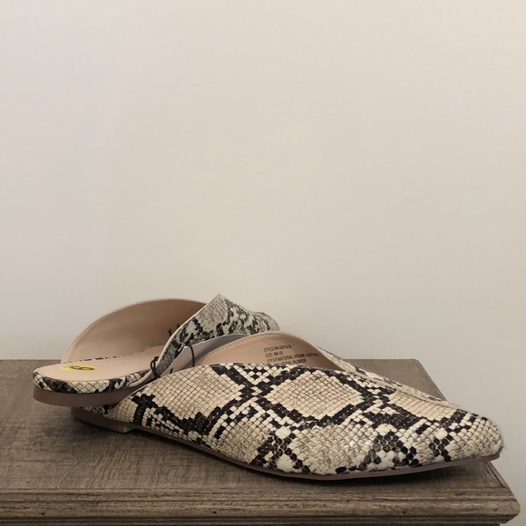 Halston snake print vegan leather pointed flats - Picture 3 of 10